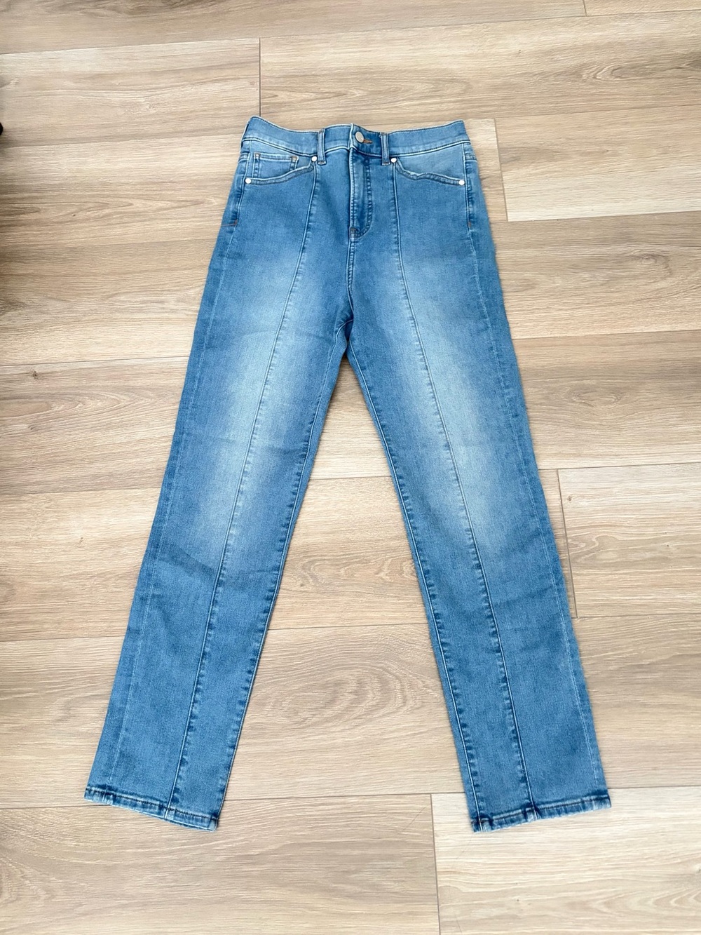 Express Women’s Super High Rise -Vintage Wash Jeans 2R